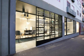 Отель Plum Serviced Apartments Carlton  Мельбурн